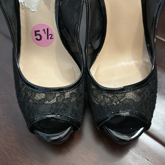 GUESS size 5 1/2 lace slip on heel with peekaboo toe - Picture 4 of 6